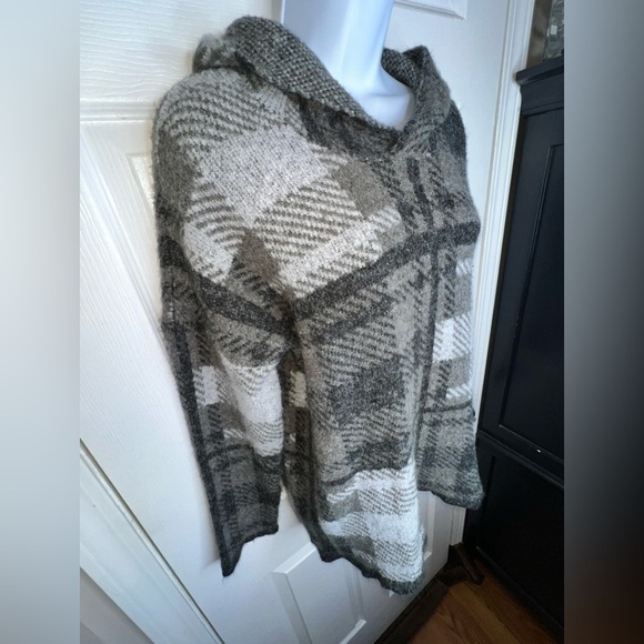Natural Reflections Sweaters - Natural Reflections Women’s Large Metro Gray Plaid Knit Sweater Hoodie Top L